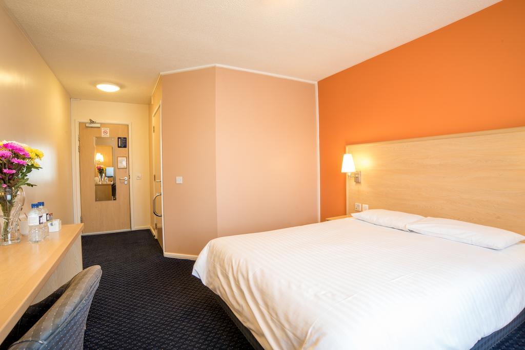 Metro Hotel 2*